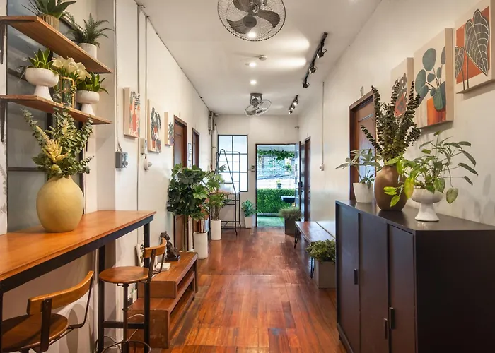 Homey And Cozey Poblacion Makati S05 * مانيلا